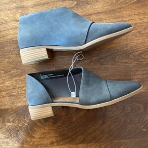 Universal Thread Gray Slip on Shoes 6